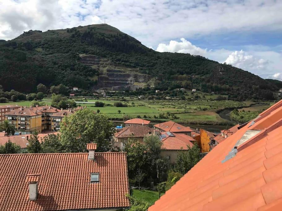 Precioso Atico Con Parking Privado. Vistas Al Rio Apartment Limpias Luaran gambar